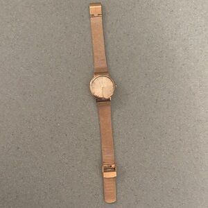 Elegant Rose Gold Mesh Strap Watch